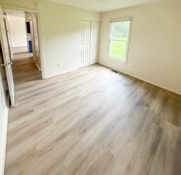 Building Photo - 520 Lancaster Creek Dr