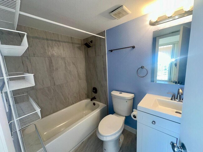 Building Photo - 3930 S Roosevelt Blvd