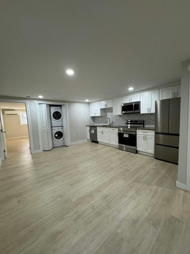 Building Photo - 2416 N Charles St