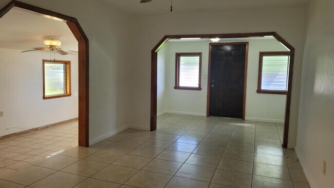 Building Photo - 528 NW 44th Ave