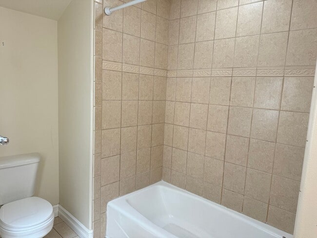 Building Photo - Beautiful large house in the South Hills!  $1,000 OFF YOUR FIRST MONTH'S RENT!