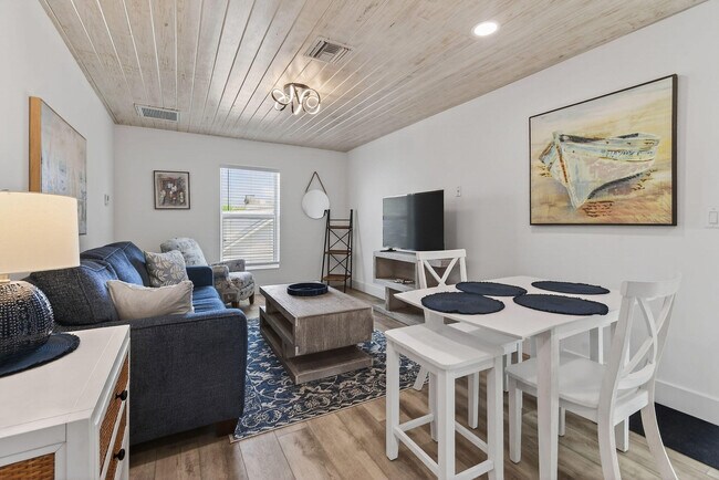 Building Photo - 608 SE 5th St