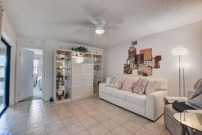 Building Photo - 5851 Parkwalk Dr