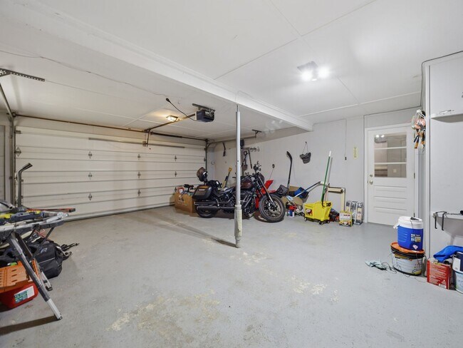 Building Photo - 173 Colonial Dr