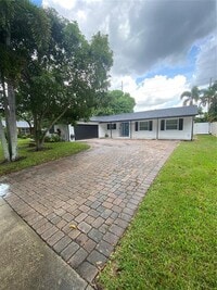 Building Photo - 3823 Bainbridge Ave