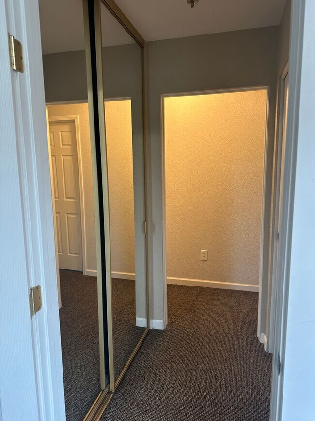 Building Photo - 3 Bedroom/1.5 Bath w/partial Mountain Views