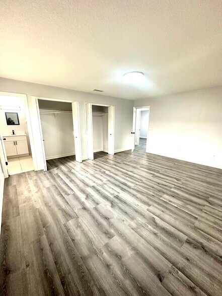 Building Photo - 648 Pyramid Ave