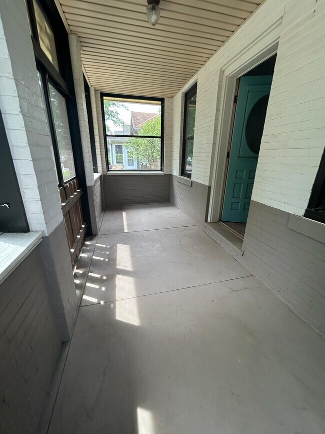 Screened in Porch - 1604 10th St S