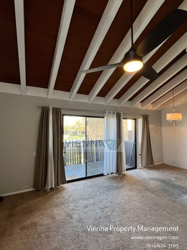 Building Photo - 888 Woodside Ln E