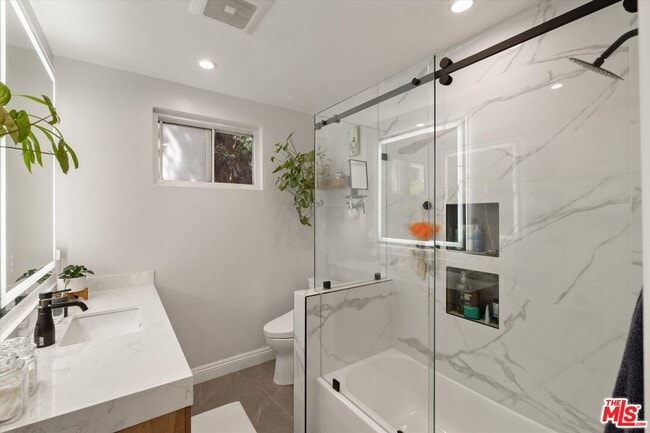 Building Photo - 14934 Dickens St