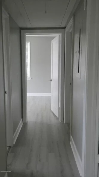 Entry hallway to rooms/bathrooms - 1743 Mayfair Rd