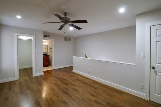 Building Photo - 5929 Queensloch Dr