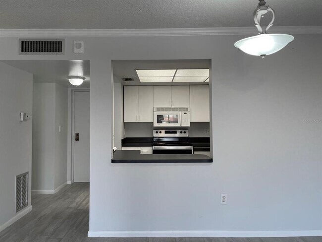 Building Photo - 4900 Brittany Dr S