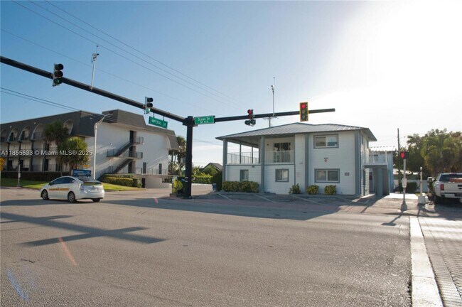 Building Photo - 4051 N Ocean Dr