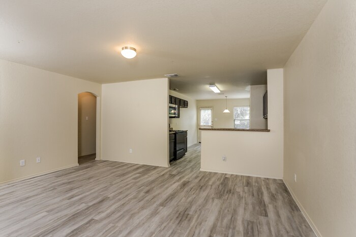 Building Photo - 5918 Aspen Gdn
