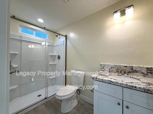 Building Photo - 10753 Oakton Way