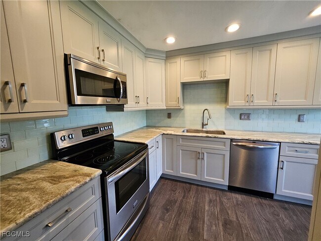 Building Photo - 7125 Lakeridge Ct