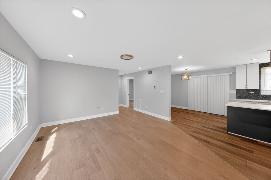 Building Photo - 225 Meadow Ln