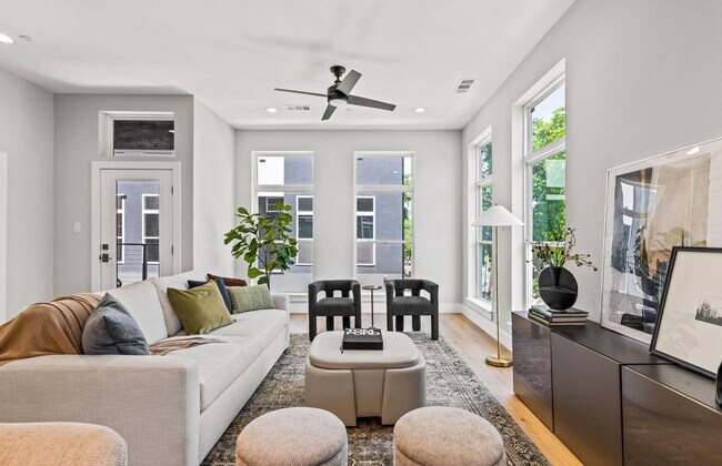 Primary Photo - 4709 Virginia Ave