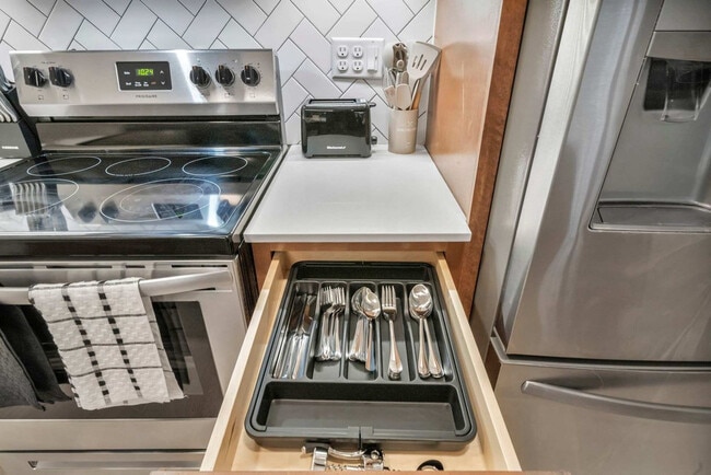 Building Photo - 2189 Cornell Rd