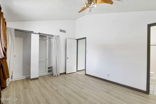 Building Photo - 6032 Belladonna Cir