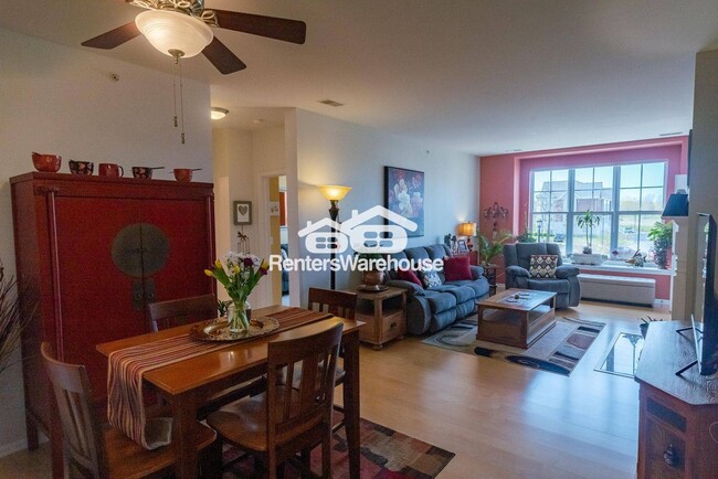 Building Photo - 3872 S Lake Dr