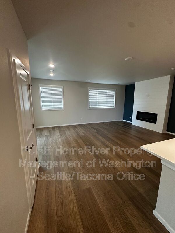 Building Photo - 18201 35th Ave Ct E