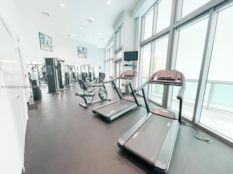 Building Photo - 6000 Collins Ave