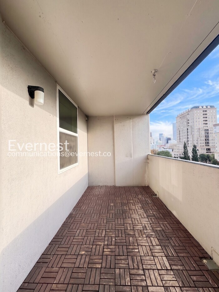 Building Photo - 601 W 11th Ave