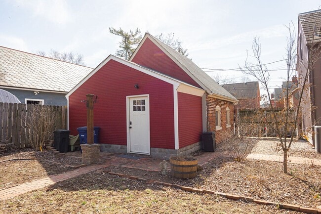 Building Photo - 357 Jackson St