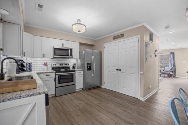 Building Photo - 102 David Dr