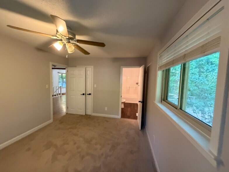 Building Photo - Room in House on Cox Mill Rd