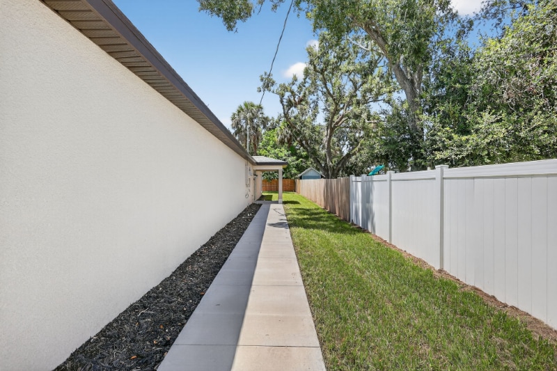 Building Photo - 920 23rd St E