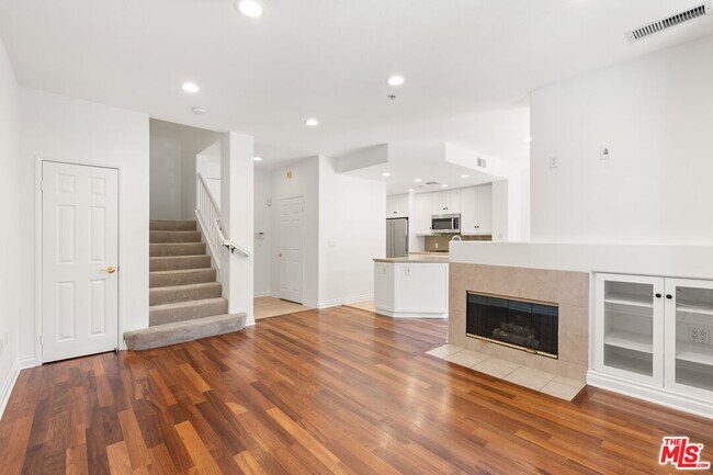 Building Photo - 13075 Pacific Promenade