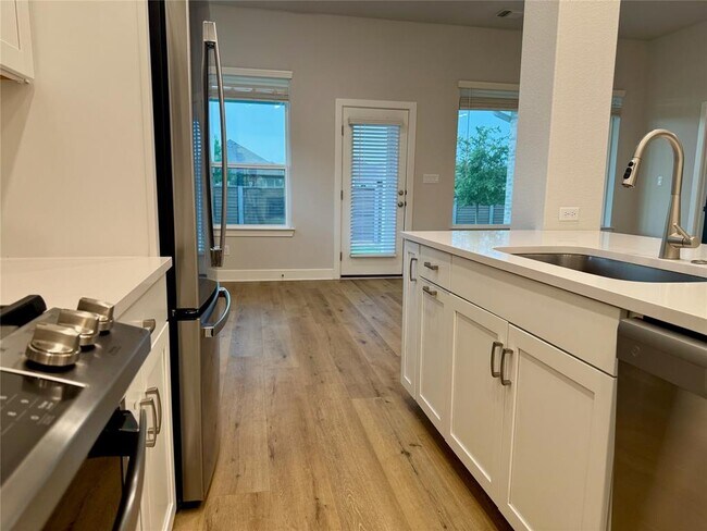 Building Photo - 509 Three Feathers Ct