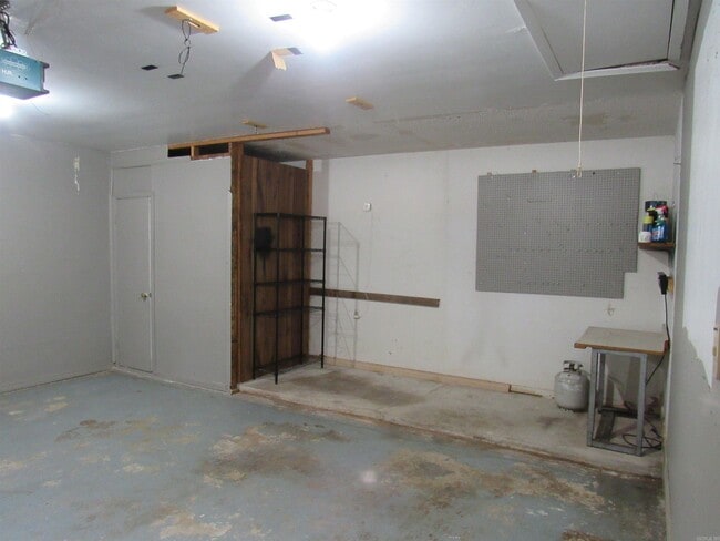 Building Photo - 303 Merganzer Dr