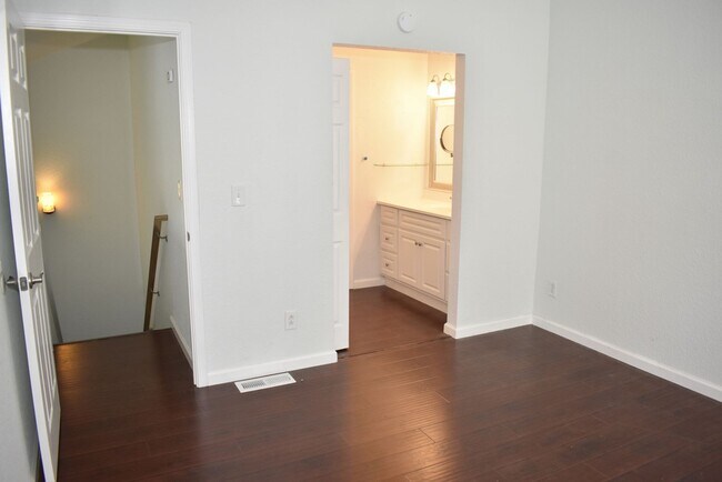 Building Photo - 1019 Dornajo Way