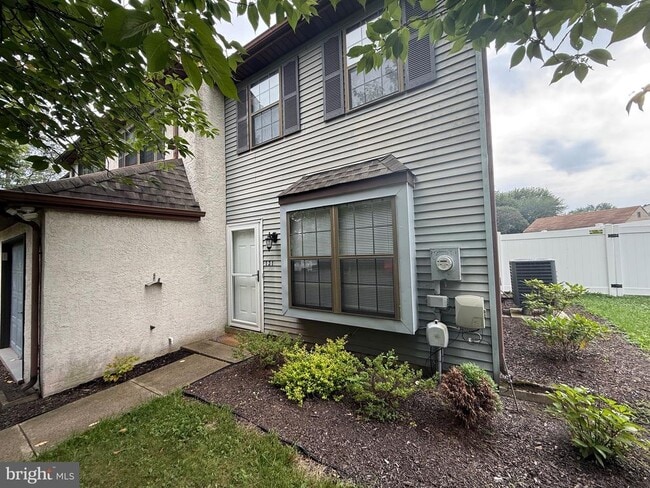 Primary Photo - 131 Redwood Dr