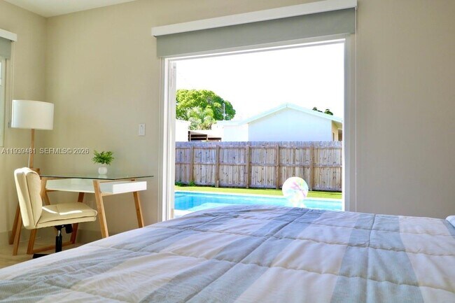 Building Photo - 2975 SW 15th St