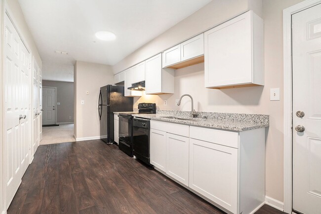 Building Photo - Newly Renovated 2BR/2BA Condo!