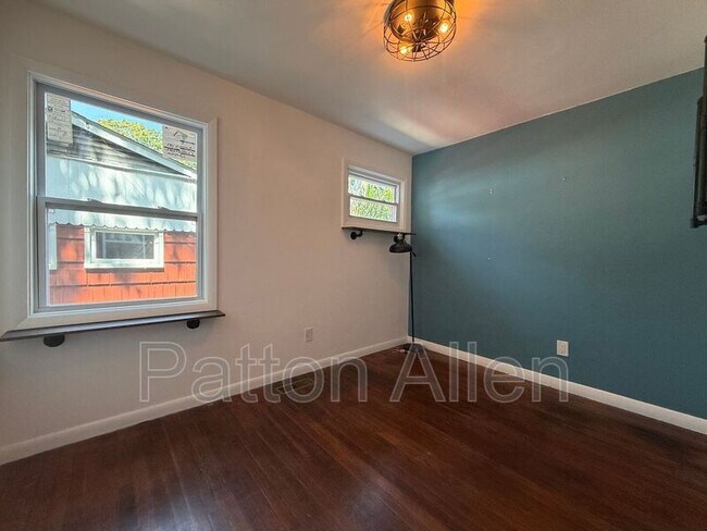 Building Photo - 44 Broadview Ave
