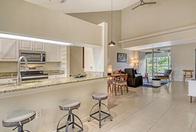 Building Photo - Spacious 3 bedroom, 2 bath condo with a lake view in Palmer Ranch