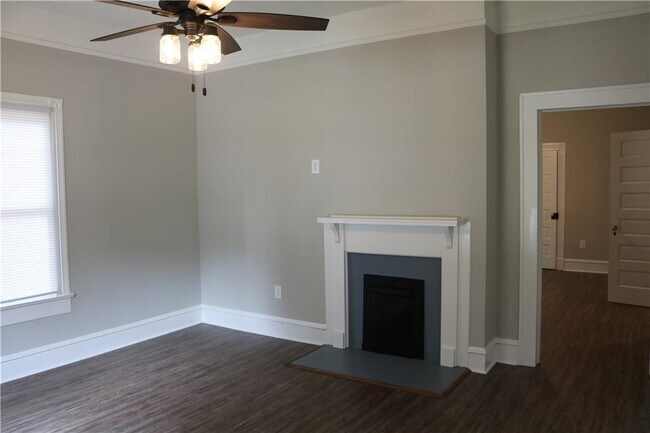 Building Photo - 613 Summit Ave