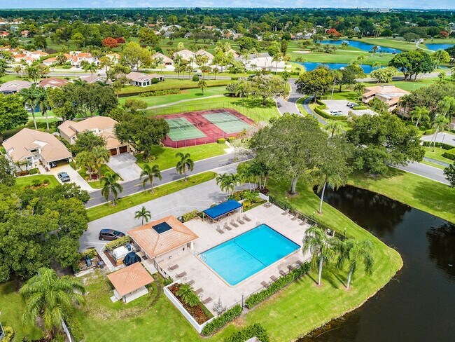 Building Photo - 6866 Briarlake Cir