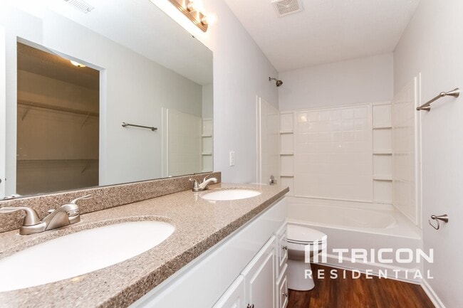 Building Photo - 453 Bridgewater Dr