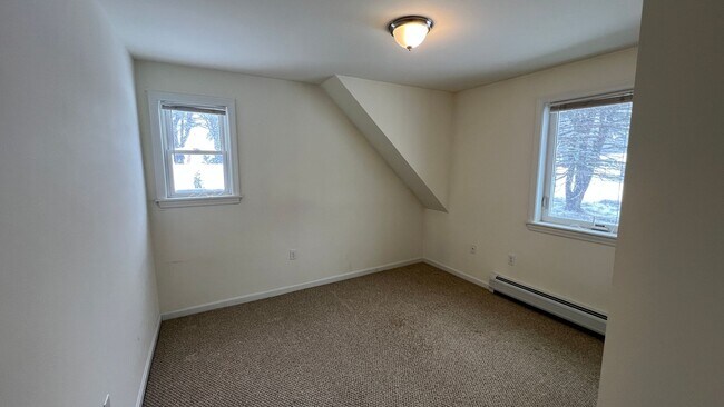 Building Photo - Conventional Style 3 BR Single Family Home...