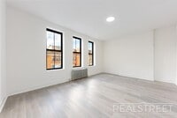 Building Photo - Renoavted 2 bed near YU campus in Washington Heights!