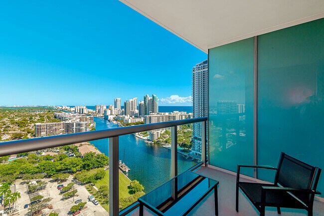 Building Photo - 2602 E Hallandale Beach Blvd