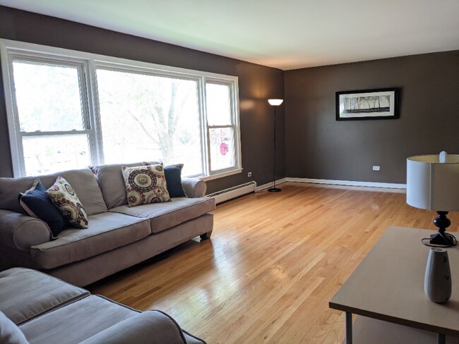 Building Photo - 16W631 56th St