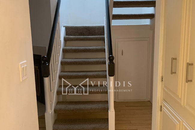 Building Photo - 1001 Mohawk St